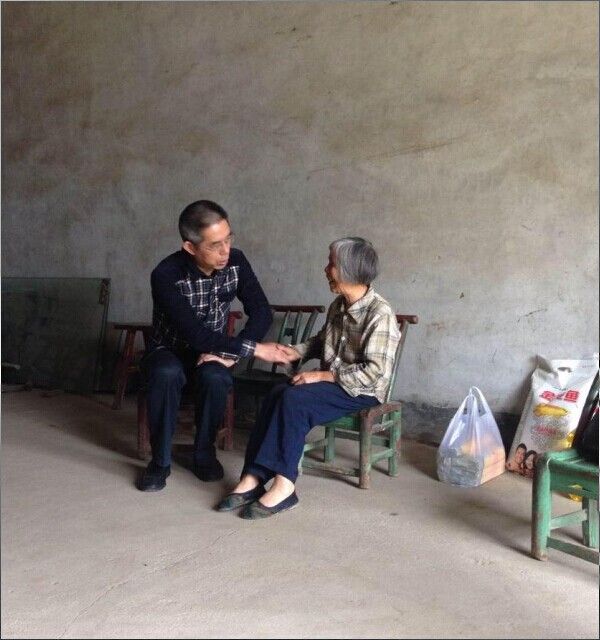 面對(duì)面貼近群眾，實(shí)打?qū)嵎鲐殠屠Аh員干部切實(shí)做好扶貧幫困工作