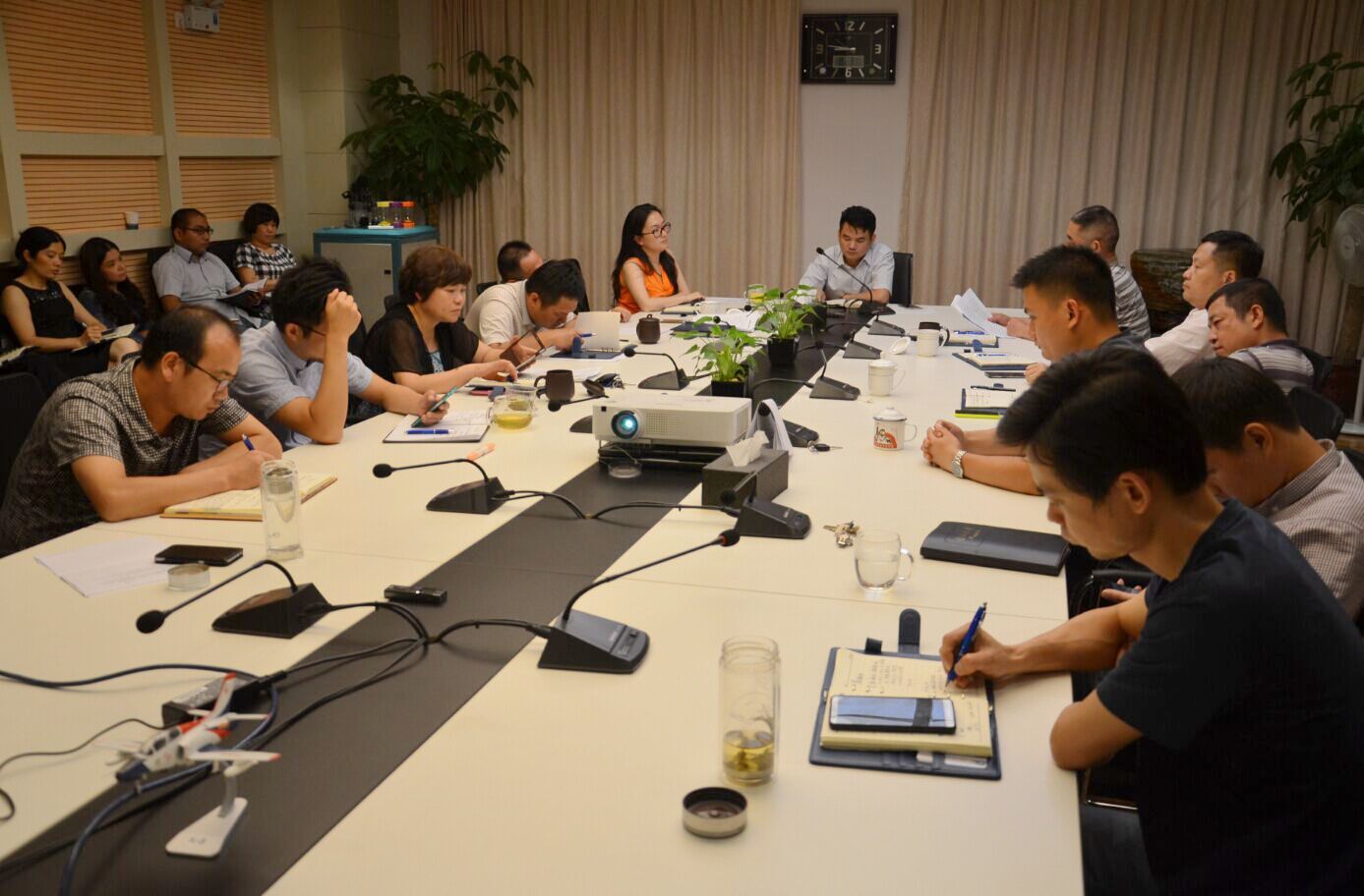 新蘆淞集團(tuán)組織學(xué)習(xí)《關(guān)于省屬國有企業(yè)落實(shí)黨風(fēng)廉政建設(shè)、黨委主體