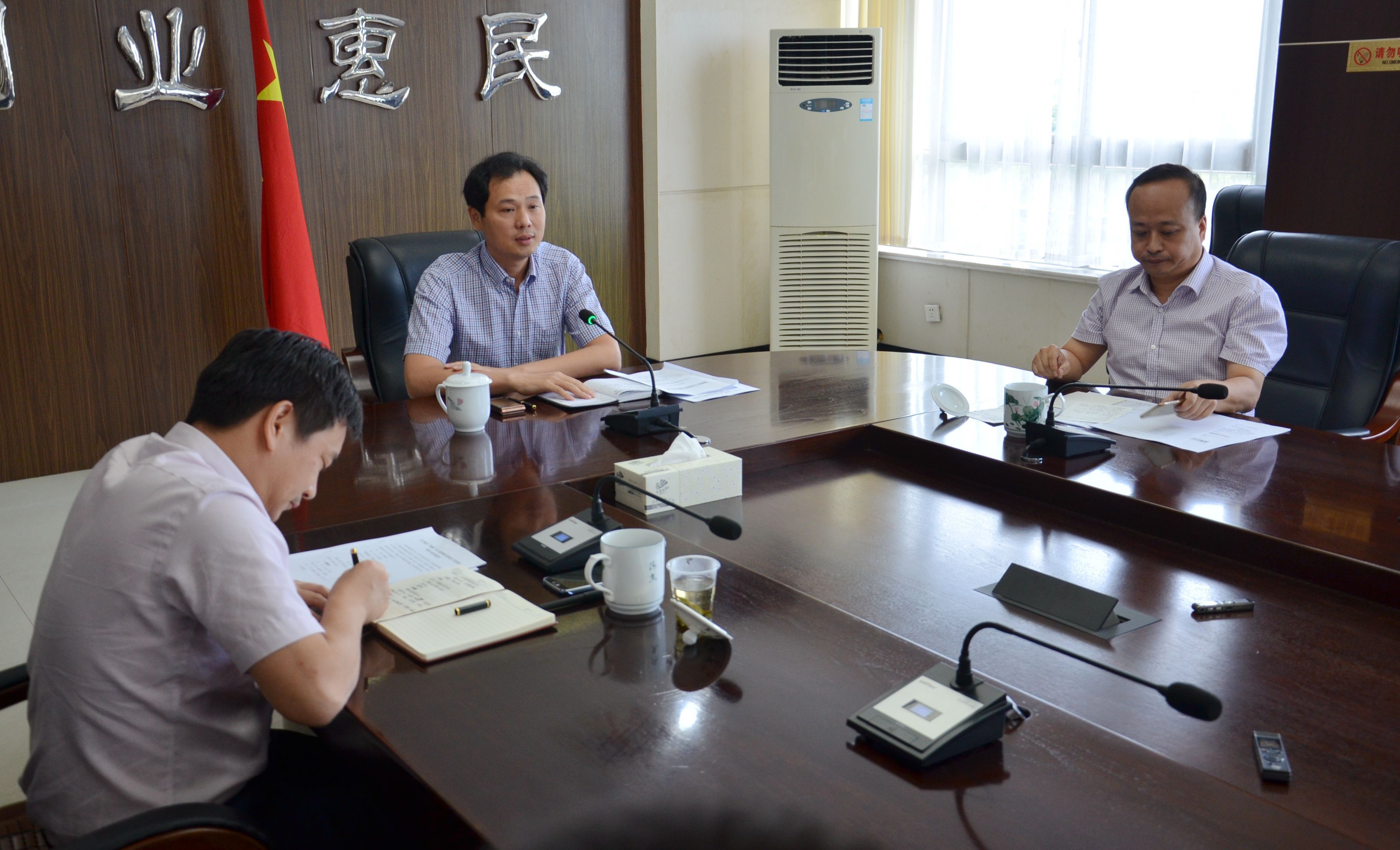 王建勇在千億大道、通用路及服瑞大道專(zhuān)題調(diào)度會(huì)上要求做到“六個(gè)超常規(guī)”