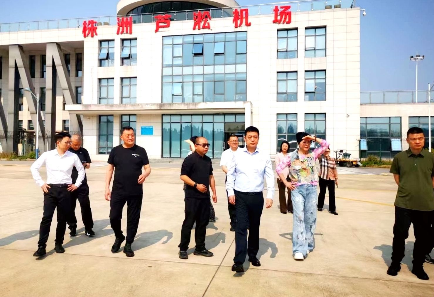 青島市領(lǐng)導(dǎo)率團(tuán)考察蘆淞低空產(chǎn)業(yè)